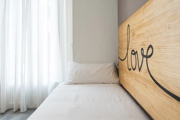 Calle de las Hileras, Madrid, Community of Madrid 28013 - Photo 1