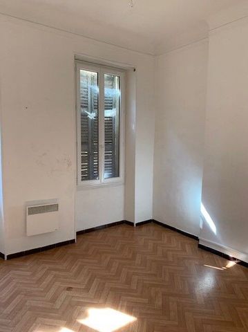 Appartement 2 pièces 65m2 MARSEILLE 1ER 770 euros - Photo 4