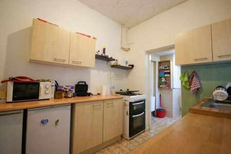 2 bedroom flat to rent - Photo 4