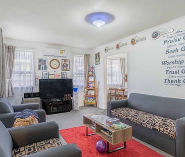 Three bedroom home in Otara! - Photo 4