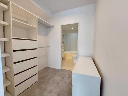 Recently Renovated Apartment - Photo 5