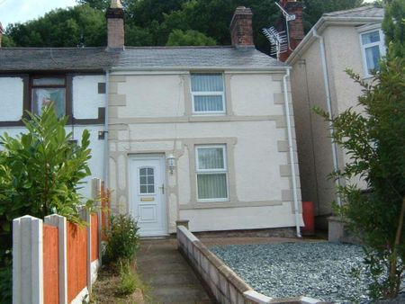 2 bedroom end of terrace house to rent - Photo 2