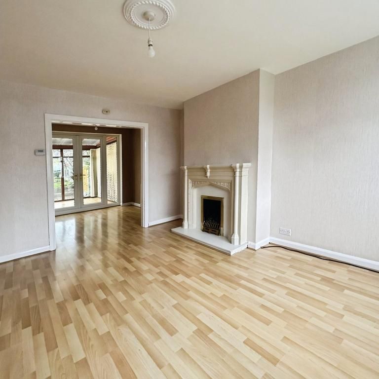 3 bedroom semi-detached house to rent - Photo 1