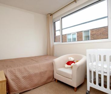 3 bedroom flat to rent - Photo 2
