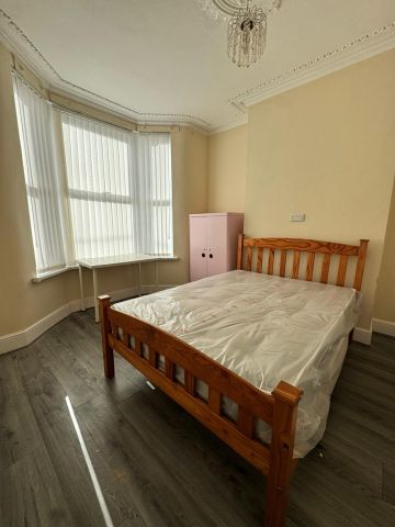 Room in a Shared House, Rossett Street, L6 - Photo 4