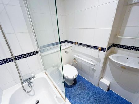 1 bedroom Flat To Let - Photo 3