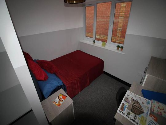 1 bedroom in a house share to rent - Photo 1