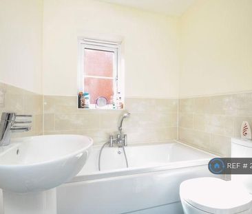 3 bedroom semi-detached house to rent - Photo 6