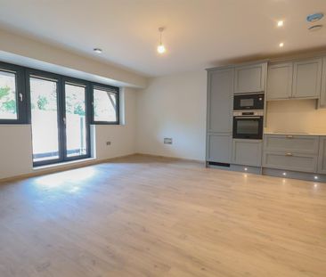 Highfield House, Headless Cross, Redditch - Photo 2