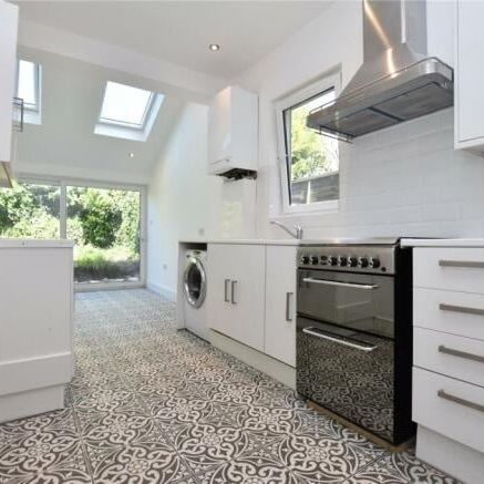 1 Bed Flat, Manor Road, SE25 - Photo 1