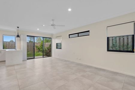 For Lease: Low-Maintenance Townhome in a Convenient Raceview Location! - Photo 5