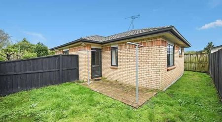 Freshly Renovated in Hamilton East - Photo 4