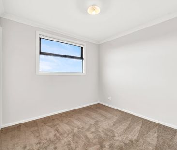 BRAND NEW SPLIT SYSTEM UPSTAIRS! Fresh, Modern & Ready to Move In - Photo 1