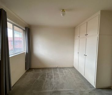 Open the Door to Cityside Sophistication - Photo 4