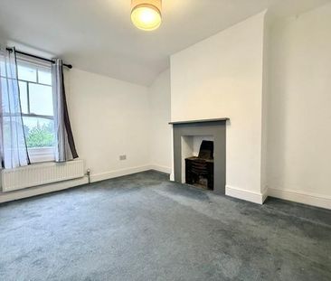 2 bedroom end of terrace house to rent - Photo 2