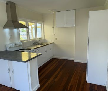 Family-Friendly 3-Bedroom Home with Large Yard - Photo 5