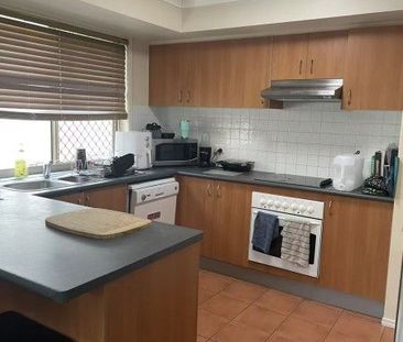 Spacious 3-Bed Villa in Resort style complex â 2 Weeks Rent-Free! - Photo 1