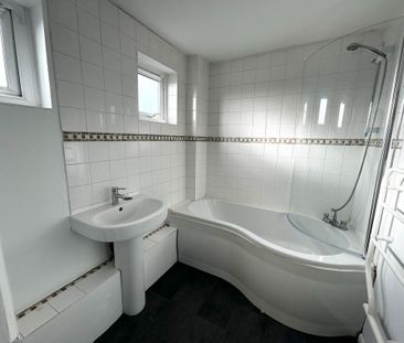 2 bedroom end of terrace house to rent - Photo 5