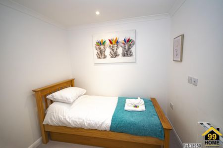 2 bed Flat in Commercial Square , Camborne, TR14 8DZ - Photo 5
