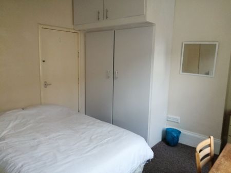 Room in a Shared House, Denman Road, SE15 - Photo 3