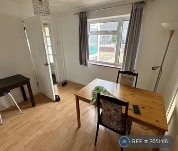 4 bedroom semi-detached house to rent - Photo 2