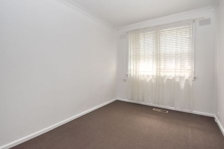 33 Lawson Crescent, Orange. - Photo 3