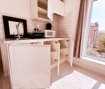 Studio Flat, Harrow View, HA2 - Photo 2
