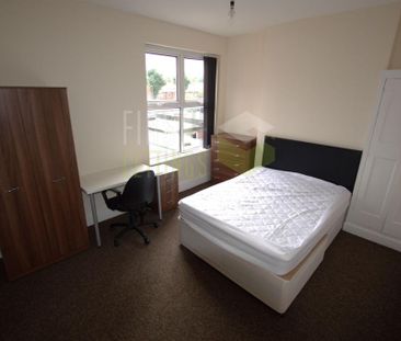 4 bedroom terraced house to rent - Photo 5