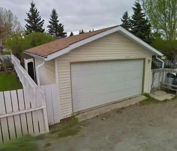 Double Garage - Clean, Nice, Easy Access to Bow Trl | 4236 7 Avenue... - Photo 1