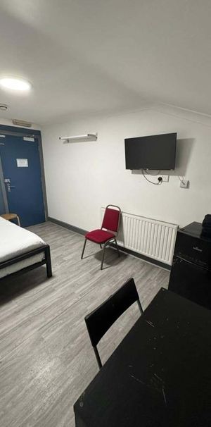 Room in a Shared House, Tanner Street, IG11 - Photo 1