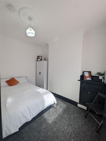 1 Beds - House share - - Photo 3