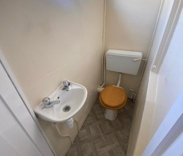 2 bedroom end of terrace house to rent - Photo 6