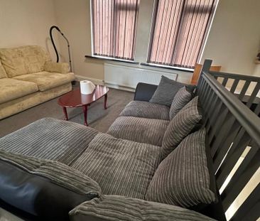 3 bedroom flat to rent - Photo 1