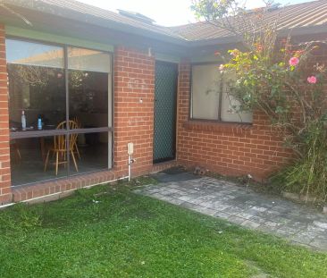 Rooming house accommodation with free wi-fi - Photo 1