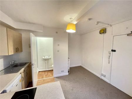 A ground floor studio flat for single occupation only. - Photo 2