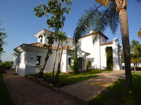 7 bedroom luxury Villa for rent in Marbella, Andalusia - Photo 4