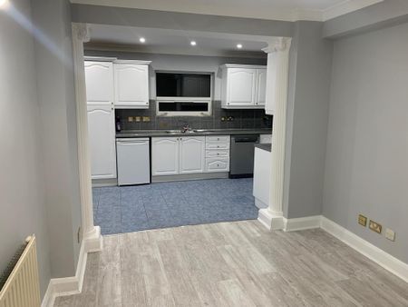 5 bedroom terraced house to rent - Photo 4