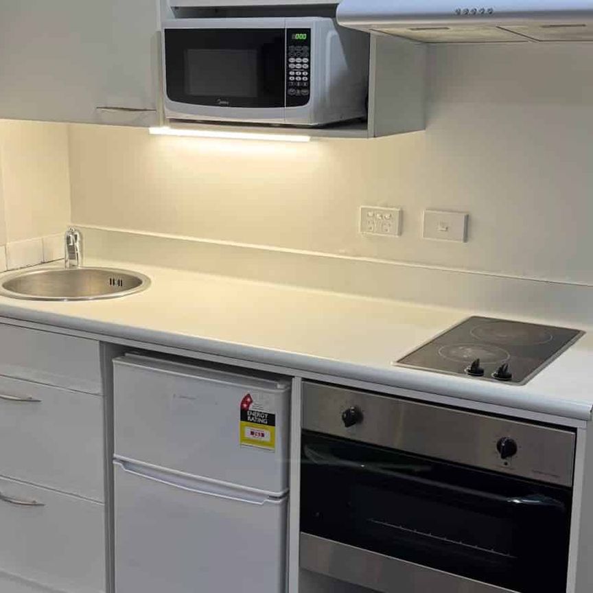 Furnished 2 Bedroom City Apartment - Photo 1