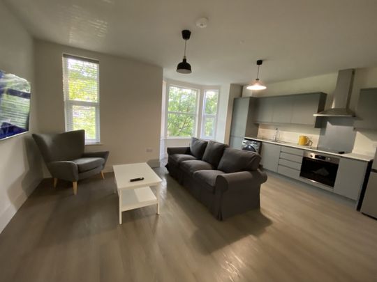 References Pending - 4 bed Apartment - Photo 1