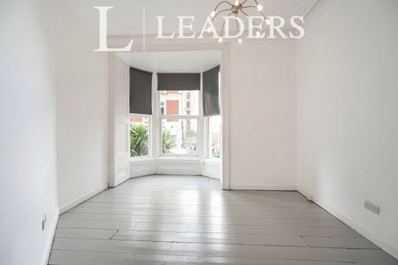 2 bedroom apartment to rent Osborne Road, Southsea, Hampshire, PO5 - Photo 2