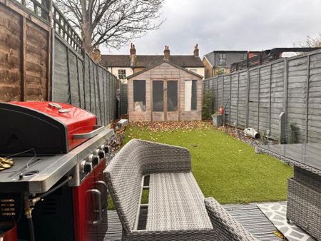 3 bedroom terraced house to rent - Photo 4