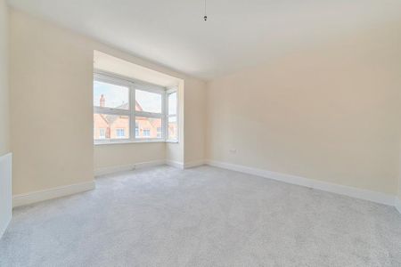 4 bedroom end of terrace house to rent - Photo 5