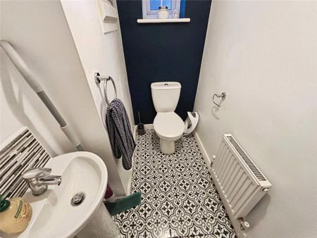 2 bedroom semi-detached house to rent - Photo 3