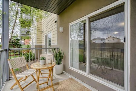 Hollick Kenyon Apartments — Layout A - Photo 2