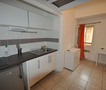 STUDIO-meublé- place de la Mairie - Photo 3