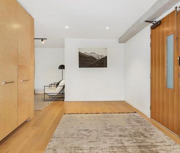 Sophisticated city apartment with office! - Photo 1