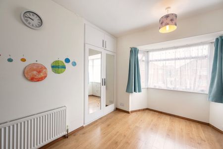 4 bedroom semi-detached house to rent - Photo 2