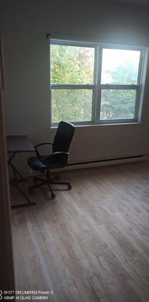 5 1/2 semi-meublé rénové à louer - Photo 1