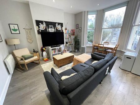 2 bedroom flat to rent - Photo 2