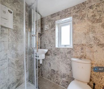 2 bedroom maisonette to rent - Photo 2